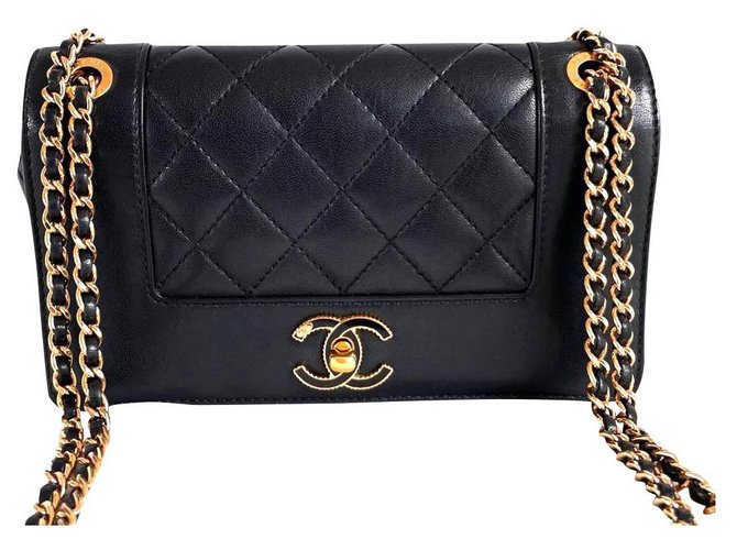 Chanel Small Mademoiselle bolso de hombro negro con solapa Cuero  ref.315401