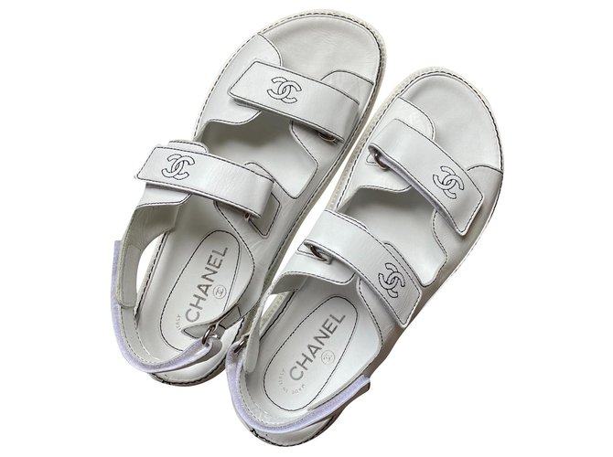 Chanel Sandálias Preto Branco Couro  ref.315544