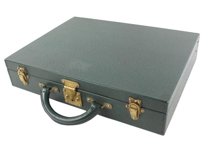 Louis Vuitton Porte-documents Green Taiga President Classeur Attach Hard  Trunk Cuir ref.315897 - Joli Closet