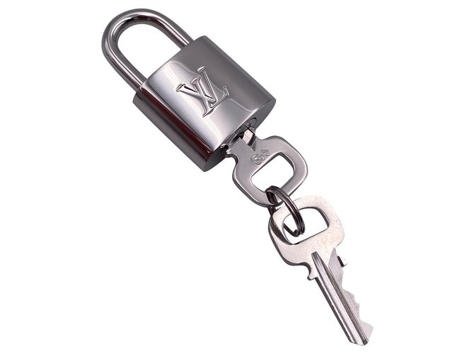 LOUIS VUITTON Wallet Chain Strap Silver LV Auth yt563 Silvery Metal  ref.390126 - Joli Closet