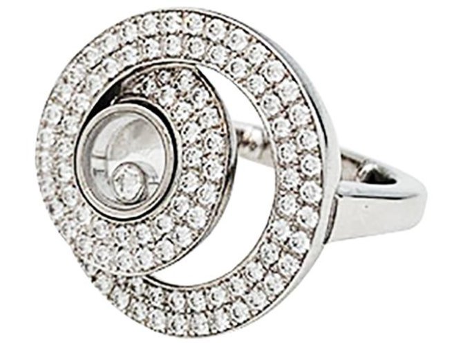 Anel Chopard "Happy Diamonds" em ouro branco e diamantes.  ref.316337