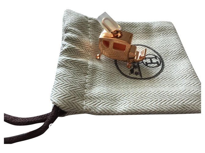 Hermès Horse carriage pendant Golden Gold-plated  ref.316400