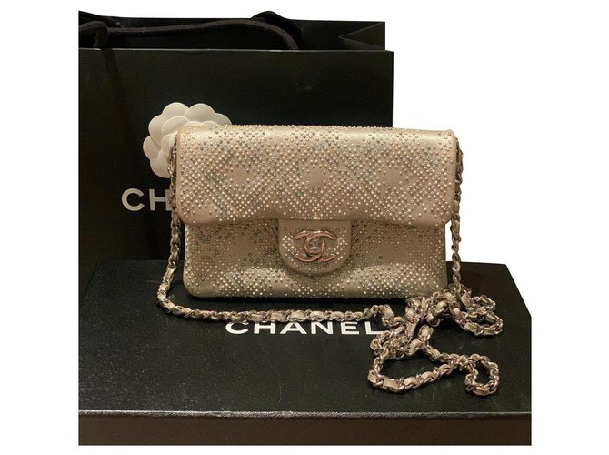 Classique Mini sac bandoulière Chanel Cuir Beige  ref.316894
