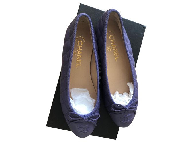 Chanel gesteppte Ballerinas Lavendel Leder  ref.318829