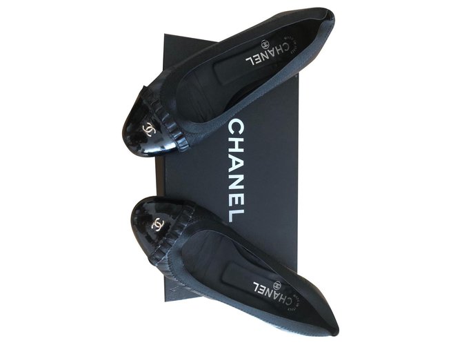 Chanel Ballet flats Black Leather  ref.318834