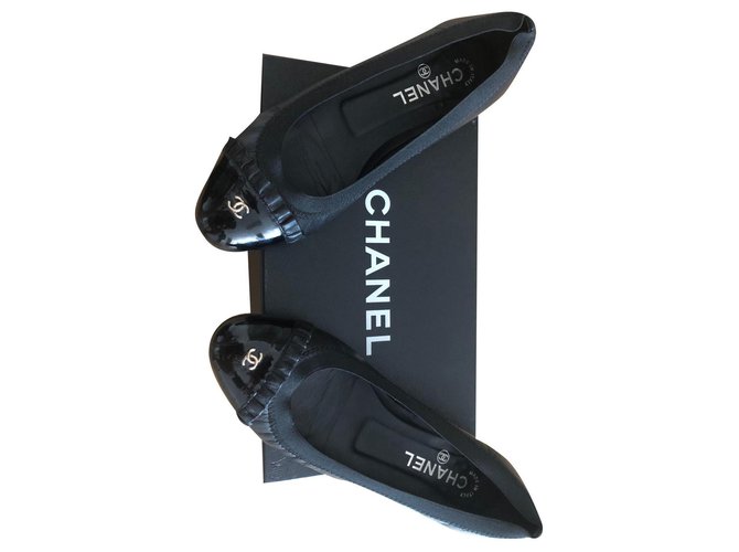 Chanel Zapatillas de ballet Negro Cuero  ref.318834