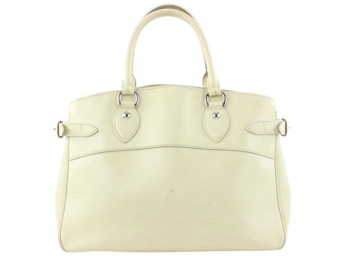 Louis Vuitton White Epi Leather Passy PM Bag  ref.318977