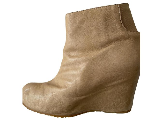 Maison Martin Margiela Beige wedge ankle boots Leather  ref.319097