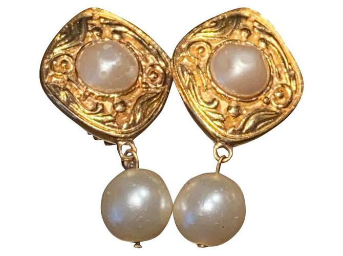 Chanel Baroque Golden Metal Pearl  ref.319113