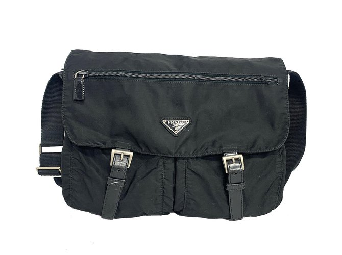 Prada Shoulder bag Black Synthetic  ref.319881