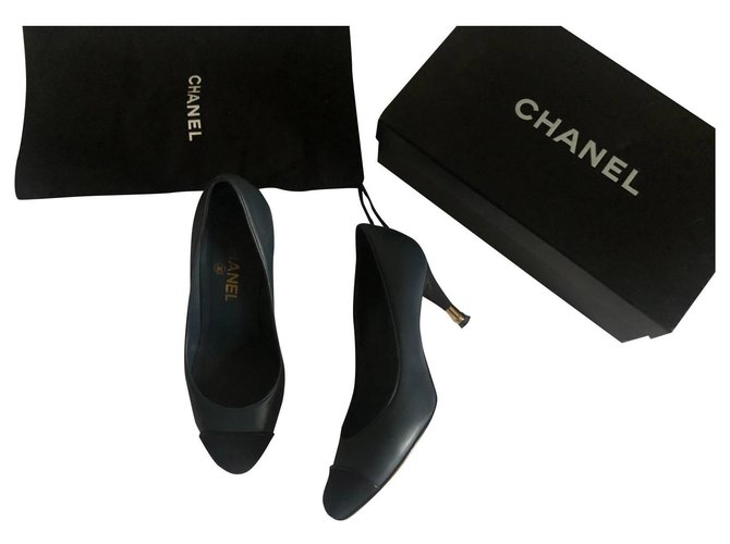 Chanel Tacones Negro Azul Cuero Lienzo  ref.320136