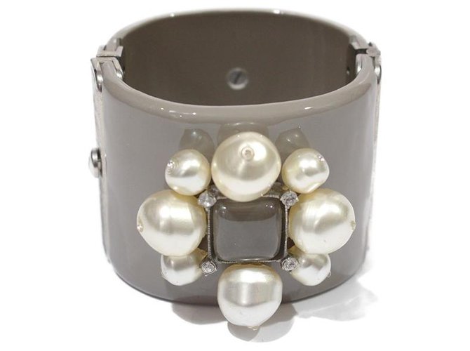Chanel cuff bracelet Taupe Pearl Resin  ref.320150