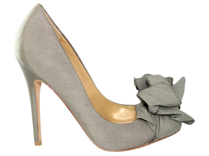 Badgley Mischka Zapatos de tacón grises con acento floral  ref.320549