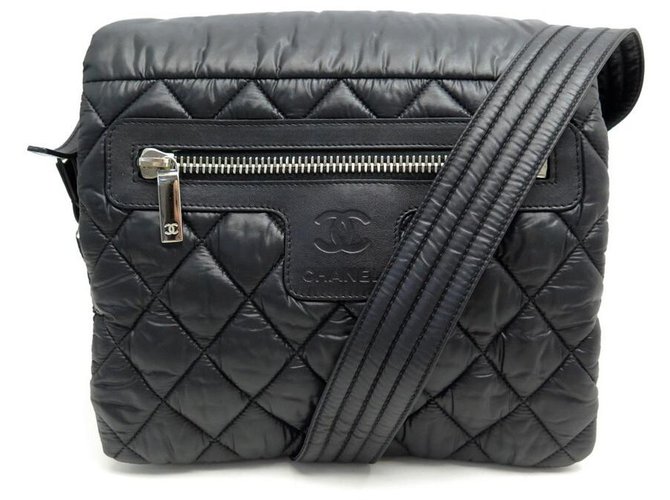 Chanel Coco Cocoon Black Leather Shoulder Bag, Luxury, Bags & Wallets on  Carousell