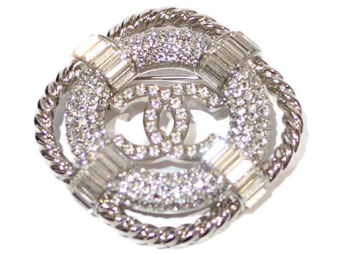 Brosche CC Chanel Silber Metall  ref.321618