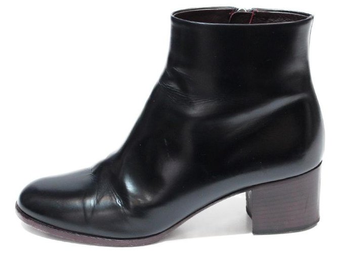 CHANEL ANKLE BOOTS Black Leather  ref.321628