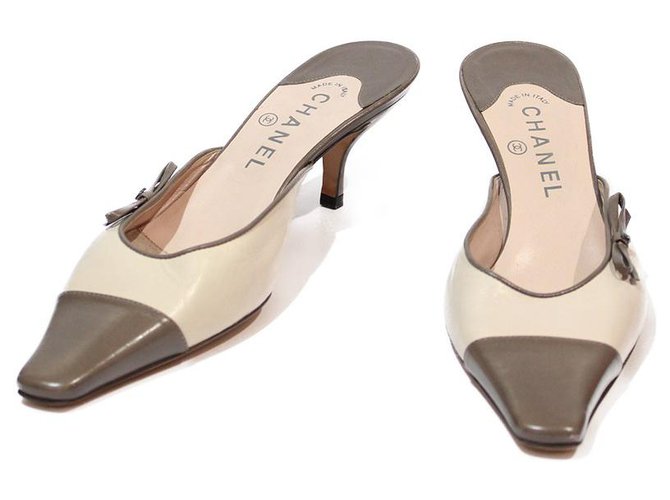 MULES CHANEL SMALL TALON END SQUARE Taupe Leather  ref.322195