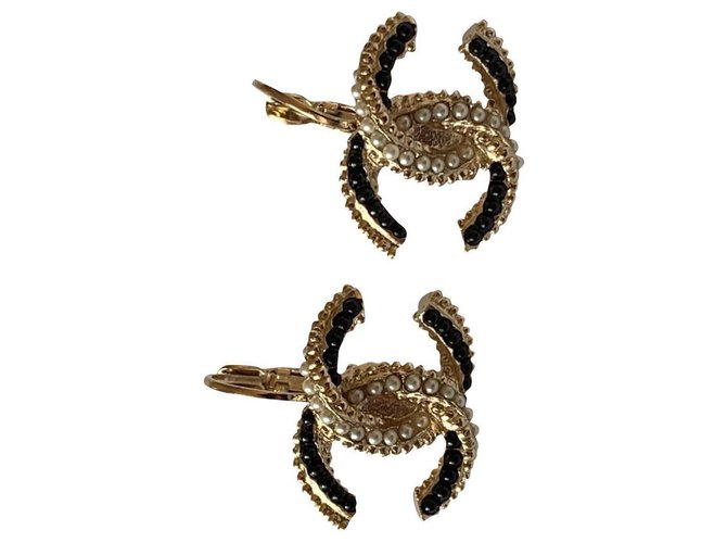 Chanel Earrings Golden Metal  ref.322670