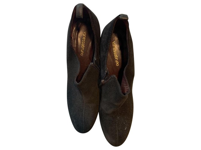 Lindo par de sapatos de camurça da marca Vanessa Bruno Preto Couro  ref.323013