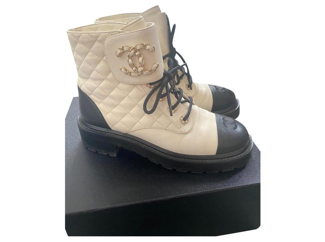 Chanel boots White Leather  ref.323033