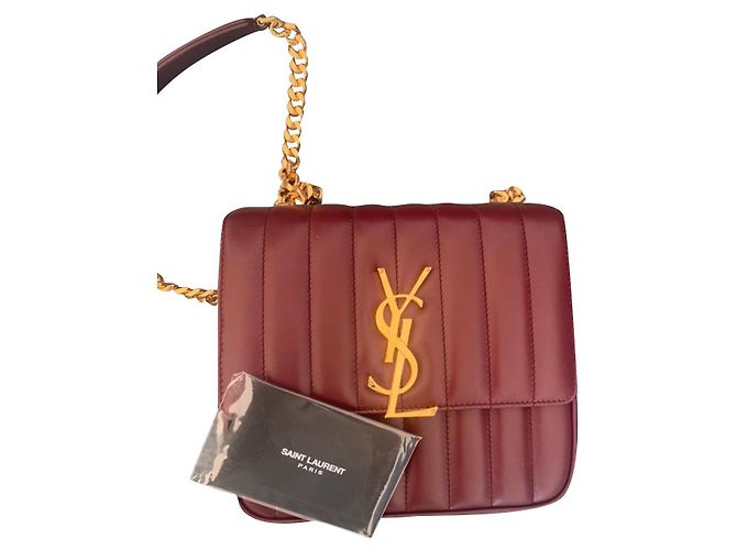 Bolsa Saint Laurent Vicky em couro bordô Bordeaux