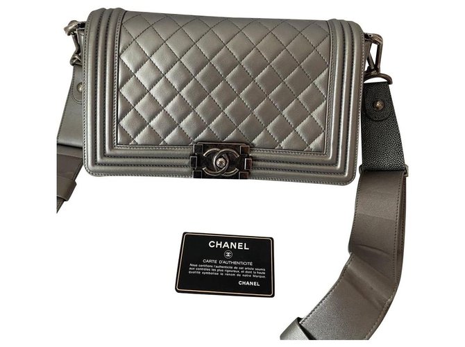 Boy Chanel Silvery Leather  ref.323111