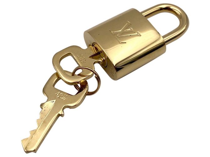 Louis Vuitton padlock 437 gold Golden Steel  ref.323149