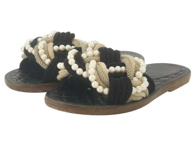 Sandali di perle Chanel Nero Tela  ref.323154