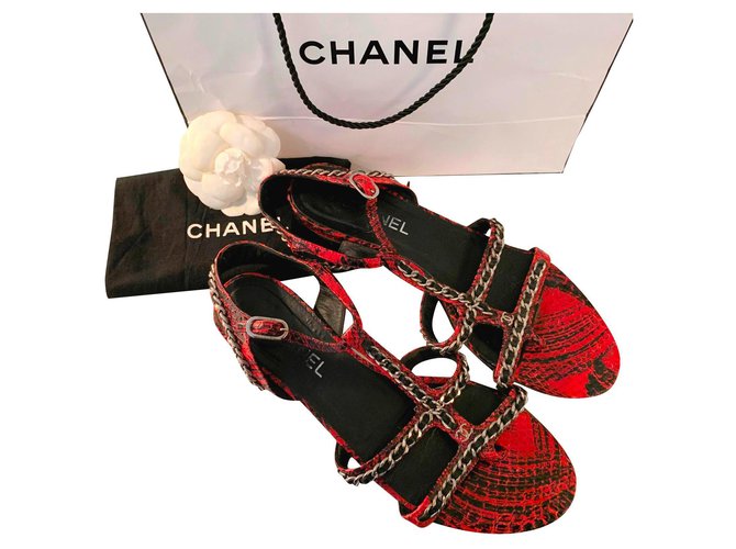 Chanel Sandales en python et chaînes Cuirs exotiques Noir Rouge Bijouterie argentée  ref.323410