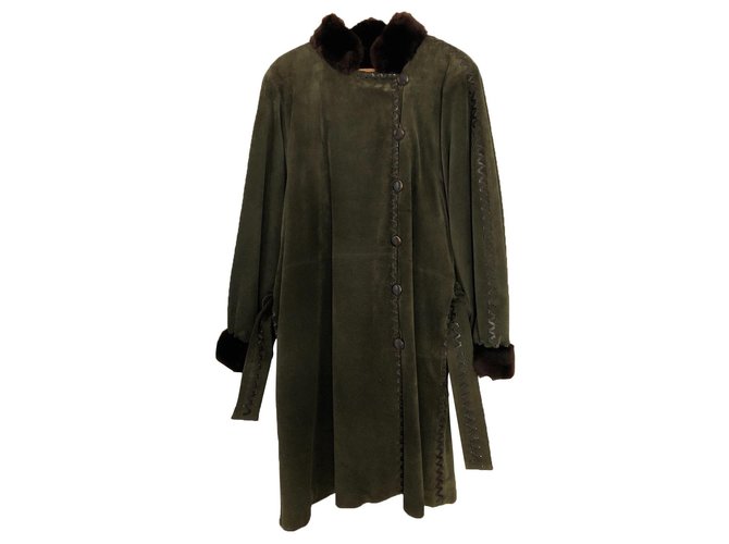 Yves Saint Laurent Manteaux, Vêtements d'extérieur Fourrure Vert foncé  ref.323481