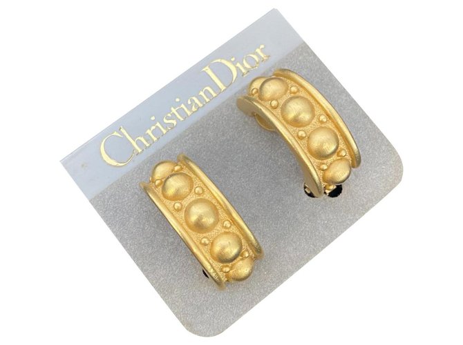 Boucles d’oreilles Dior dorées Métal  ref.323518