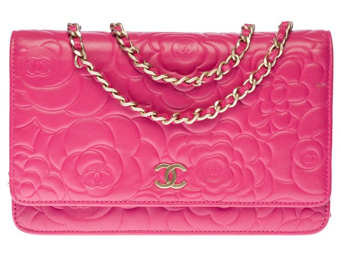 Wallet On Chain Carteira Chanel linda bolsa de ombro com corrente (WOC) Camélia em couro rosa acolchoado, garniture en métal doré  ref.323699