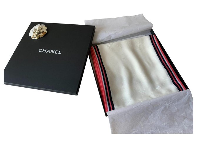 Chanel Lenços Multicor Seda  ref.323730