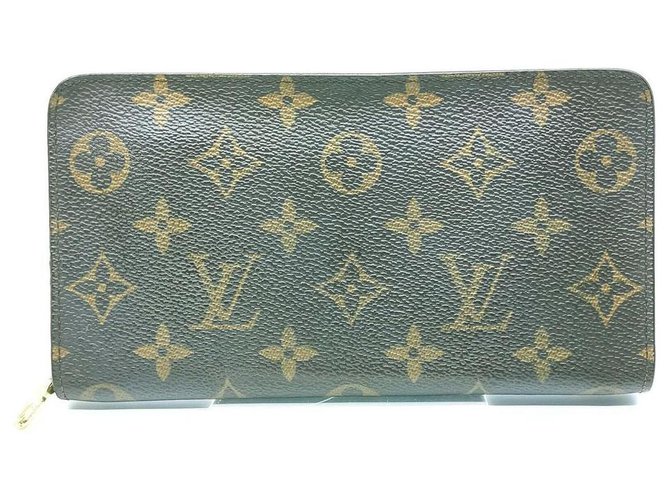 Louis Vuitton Porte-monnaie Zip in Gray