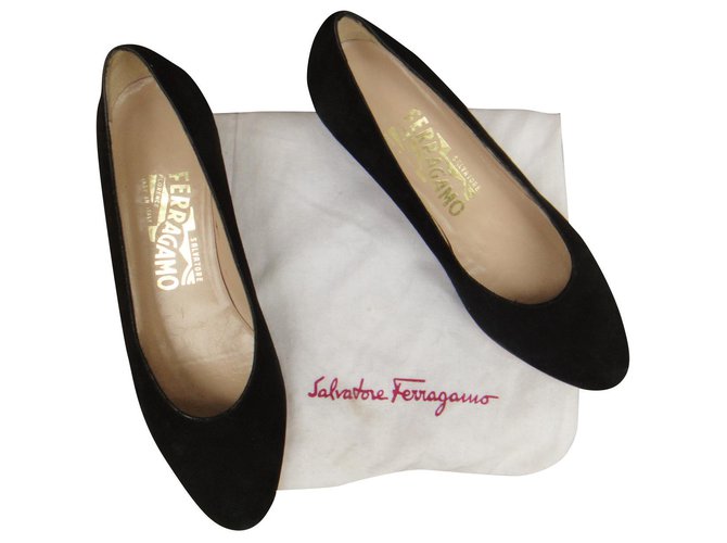 Salvatore Ferragamo zapatos de salón vintage p 35,5 Negro Gamuza  ref.324865