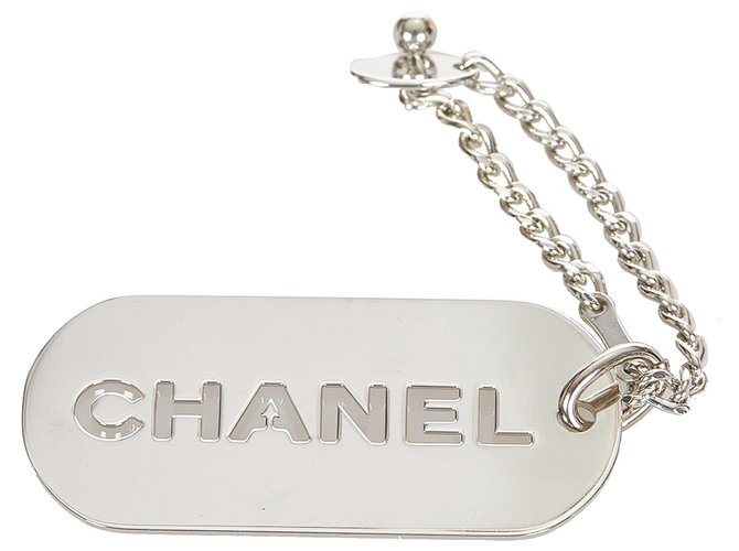 Porte-clés plaque logo argenté Chanel Métal  ref.325169