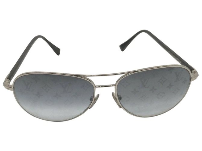 Men Louis Vuitton Conspiration Pilote  Louis vuitton mens sunglasses, Louis  vuitton sunglasses, Louis vuitton men