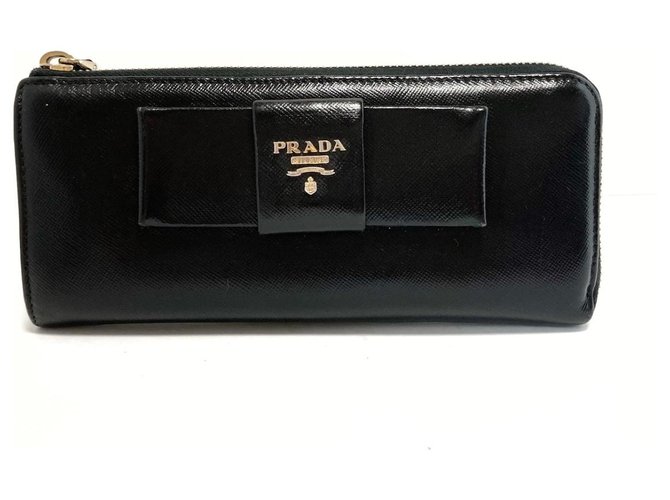 prada wallets women