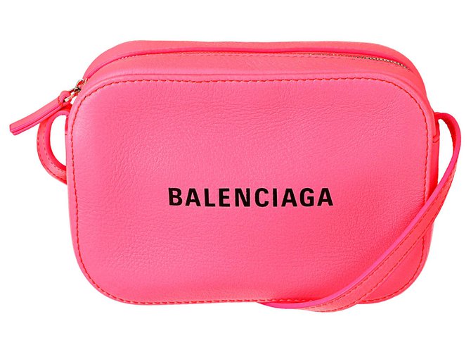 Balenciaga Everyday XS Camera Bag Pink Leather ref.327553 - Joli