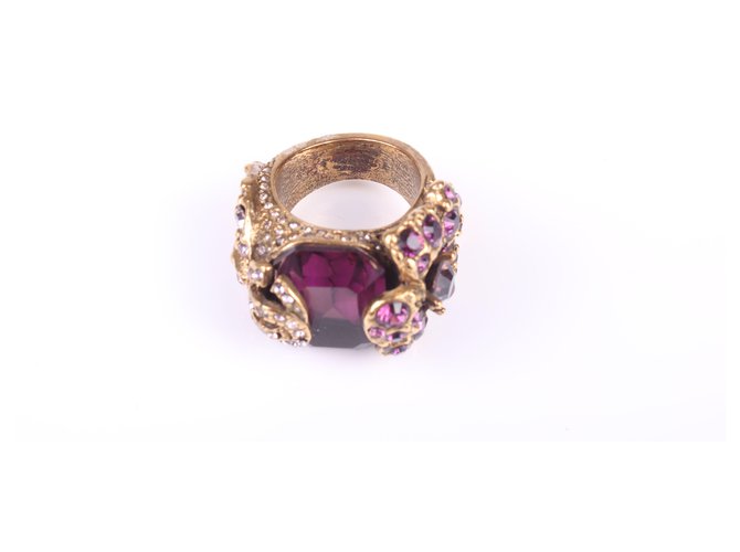 Chanel Bague en or avec fleur de cristal violet et CC Métal  ref.327650