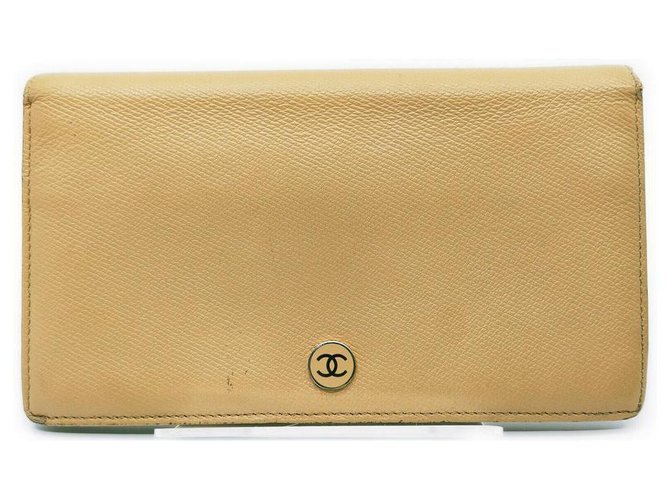 Chanel Portefeuille à long rabat en cuir de veau beige en cuir CC Button Line  ref.328594