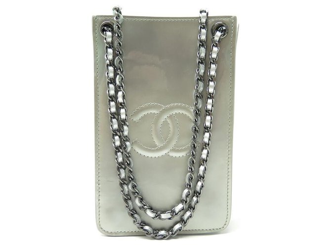 CHANEL HANDBAG PHONE POUCH BANDOULIERE LEATHER PATENT PHONE POUCH Silvery Patent leather  ref.328761