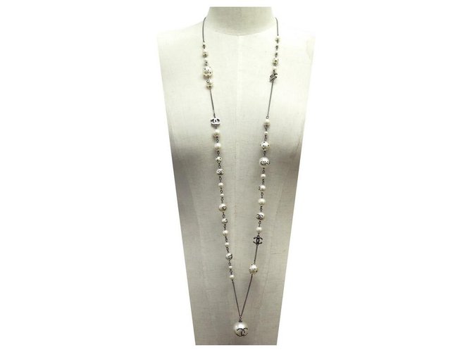 CHANEL NECKLACE PEARLS PENDANT CC LOGO STRASS 118 CM NECKLACE Silvery Metal  ref.328762