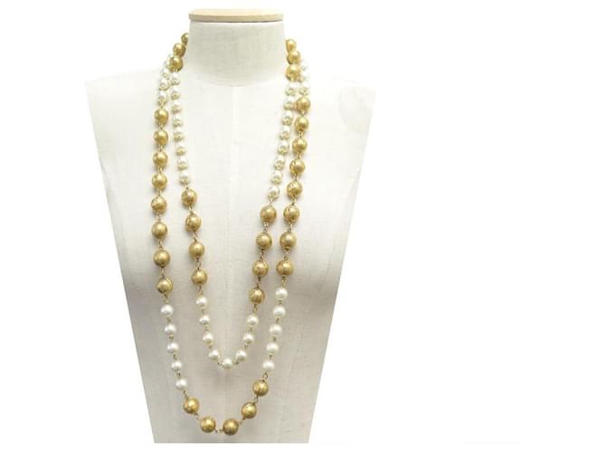 VINTAGE CHANEL NECKLACE PEARL NECKLACE 91 CM IN GOLD METAL PEARLS NECKLACE Golden  ref.328933