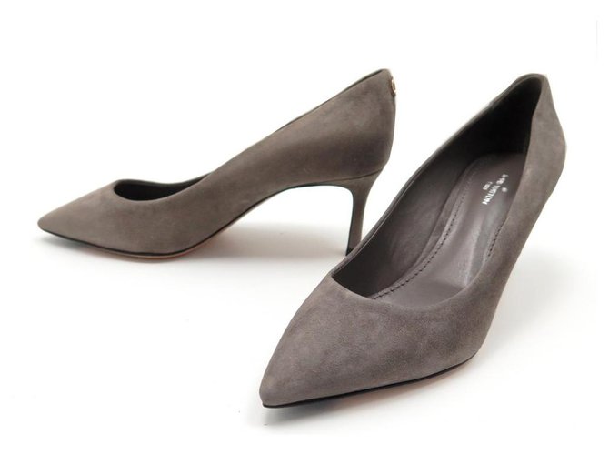 SAPATOS LOUIS VUITTON RENDEZ VOUS BOMPS 36 GREY SUEDE GREY PUMP SHOES Cinza Suécia  ref.329903