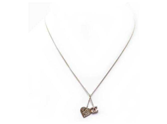 CHANEL HEART AND CC LOGO NECKLACE 45 CM GOLD METAL PENDANT CHAIN NECKLACE Golden  ref.330077