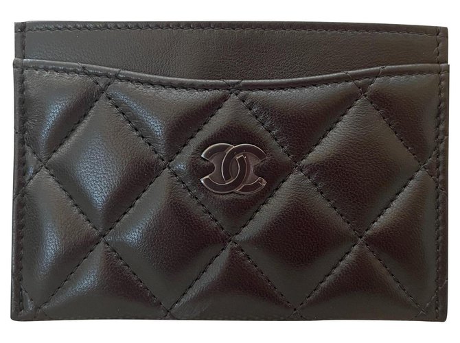 Chanel Tarjetero clásico acolchado de piel de cordero So Black Negro  ref.330130