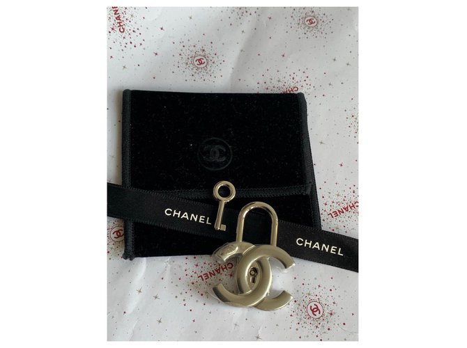 Chanel Charmes de sac Métal Argenté  ref.330154