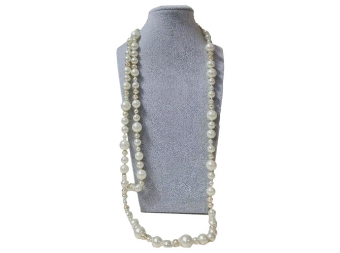 Chanel Chanel 10un collier de ceinture avec logo Cc en fausses perles Multicolore  ref.330506