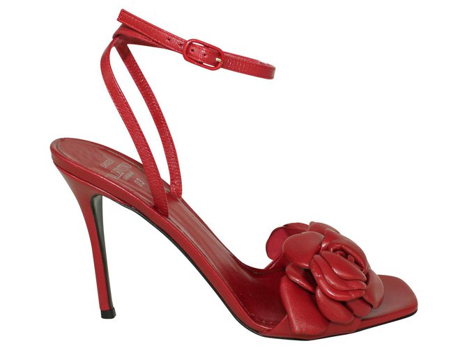 schandaal Emuleren Menselijk ras Valentino Red Leather Heels with Roses ref.330606 - Joli Closet